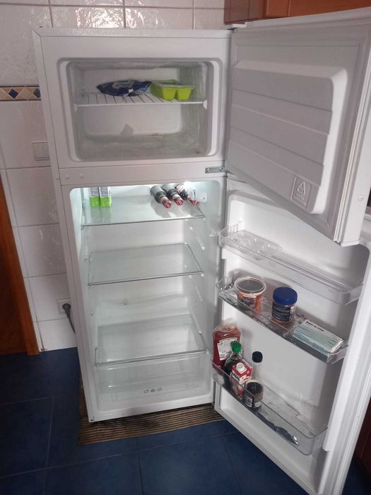 Vendo frigorifico semi novo para desocupar