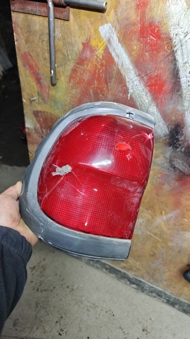 Lampa lewy tył Terrano 2