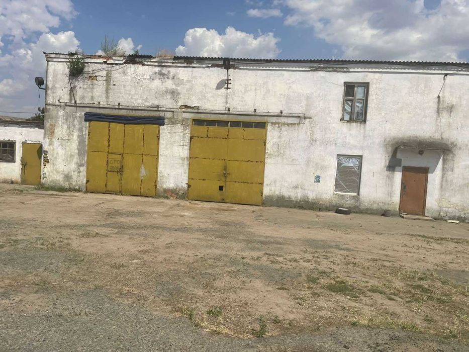 Промислово-технічна база (АТП) 679,7 м² на ділянці 37 соток