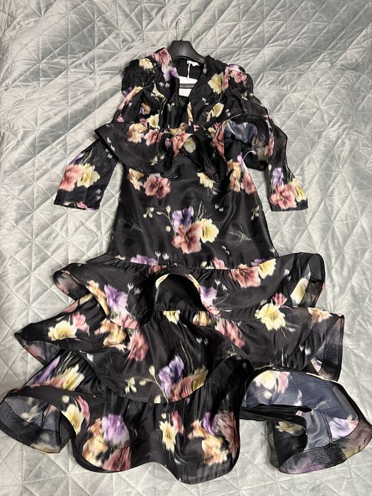 Сукня вечірня з баскою