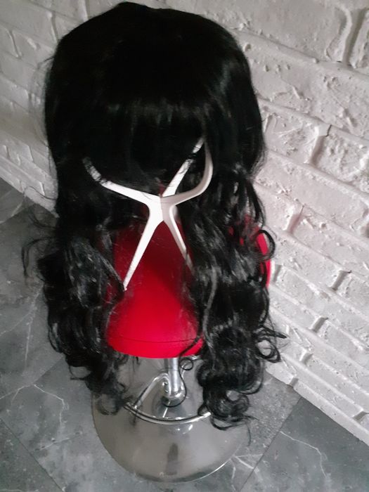 Peruka czarna z grzywką nowa