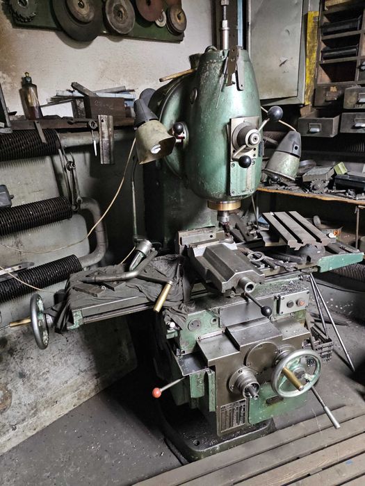 FREZARKA PIONOWA 6 H 10, używana, sprawna