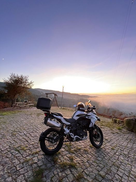 Benelli TRK 502X 2021 – Malas SHAD + Extras – Impecável