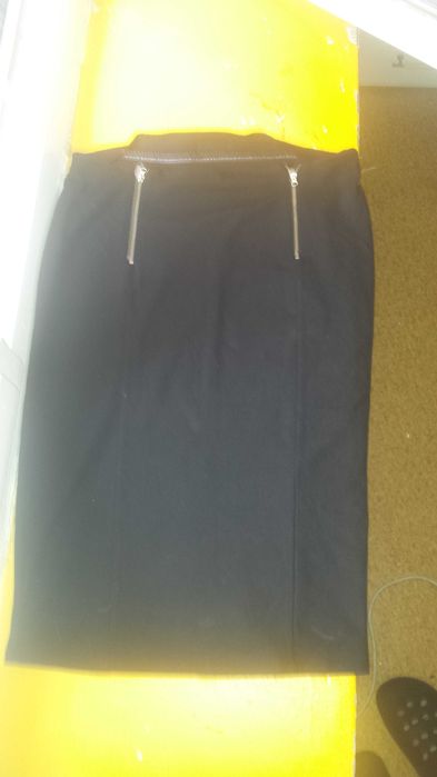 Spodnica olowkowa czarna