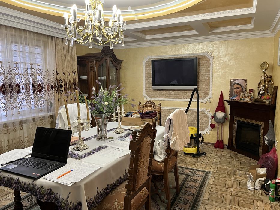 Елітний будинок 302 м2 престижний район Берегово