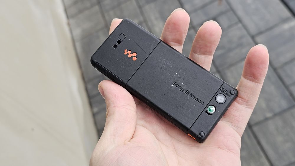 Sony Erucsson W880i. Ładny bez simlocka