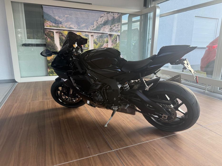 Yamaha r1 rn65 akrapovic