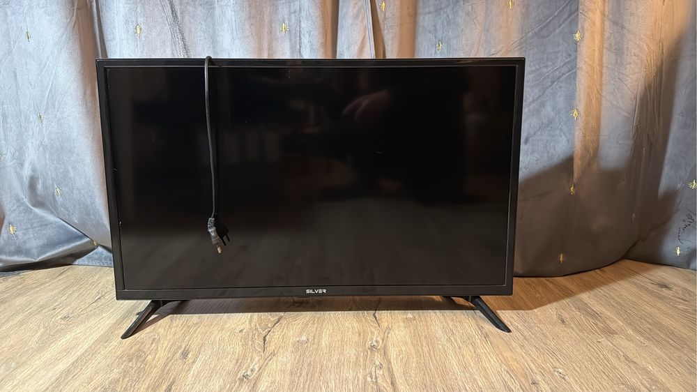 TV Silver 32” a funcionar – sem comando