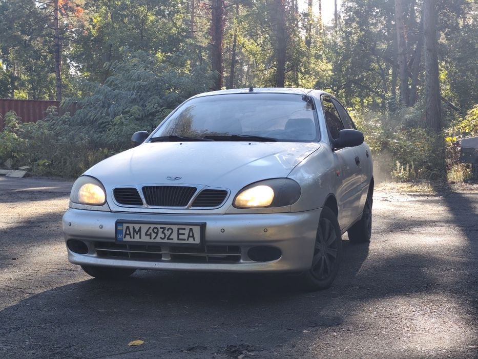 Део Ланос 2004року