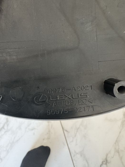 Значок емблема в решітку радіатора Lexus під дистронік