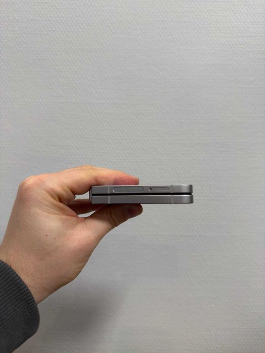 Продам Samsung Galaxy Flip6 12/256GB Silver