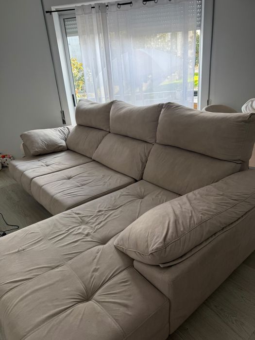 Sofá de 4 lugares com chaise longue – bege