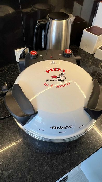 Mini forno Ariete para pizza 1200W, diâmetro 33 cm, regulador de tempo e temperatura, indicador luminoso ligado/desligado, cor branca