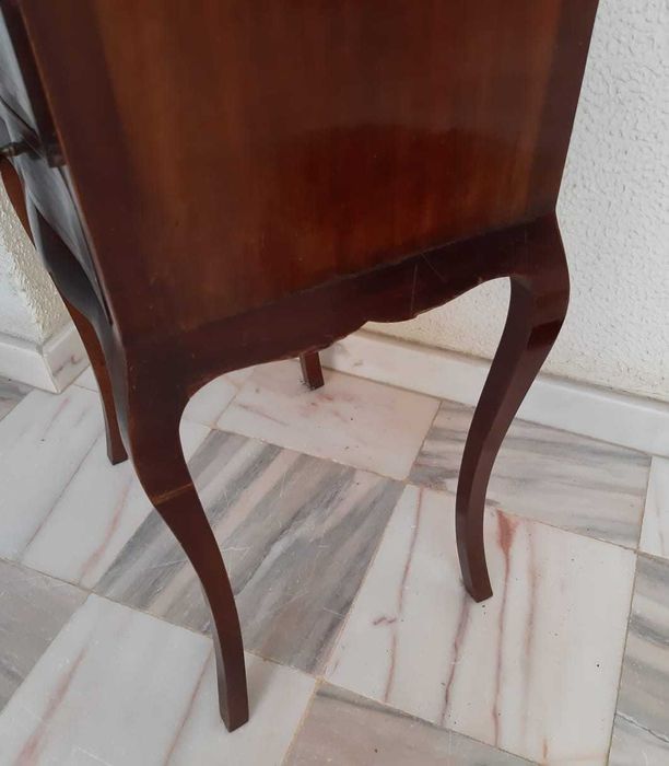 Mesa de cabeceira, apoio sofá estilo Luís XV ou Inglês?