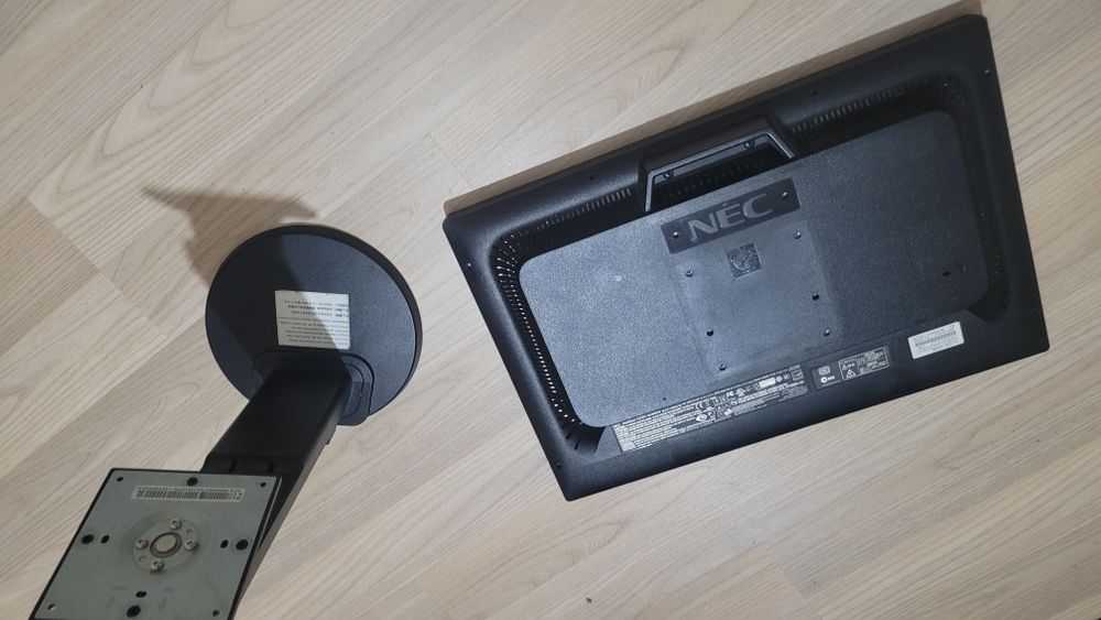 Monitor NEC multisync E222w