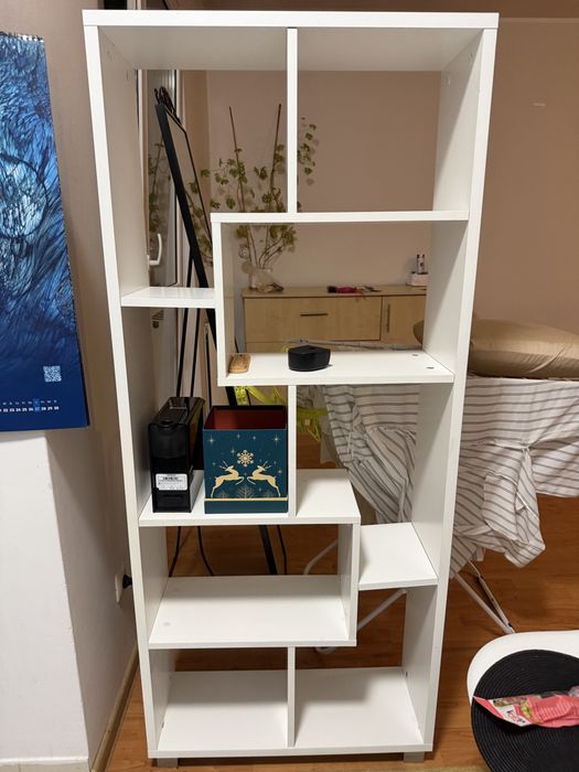 Pólka biala jak scianka