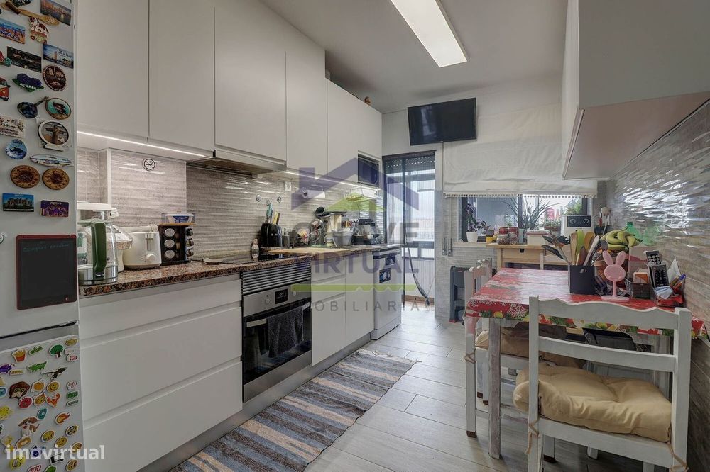 Apartamento T2 com Garagem - Centro Bombarral — Bombarral E Vale Covo, Leiria