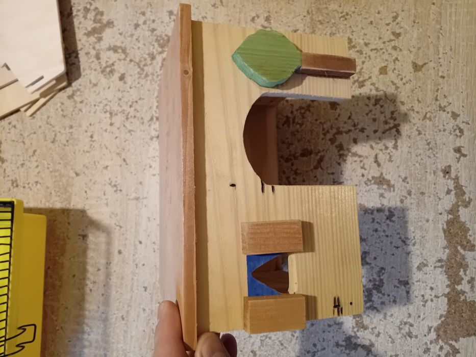 Domek drewniany dla gryzonia.