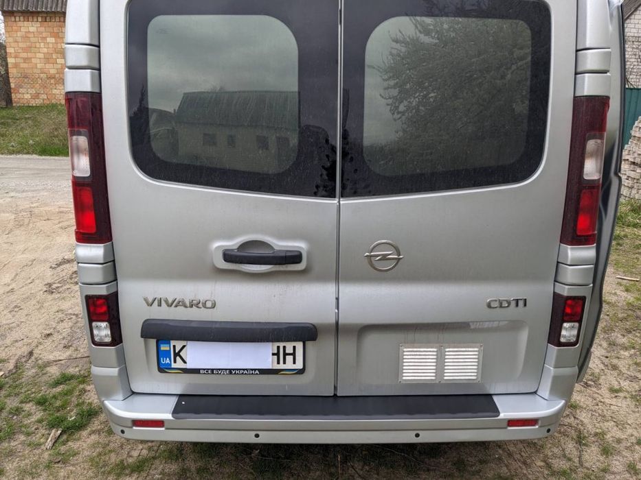 Opel Vivaro 2014-2019 накладка на задний бампер ABS пластик (DDU)