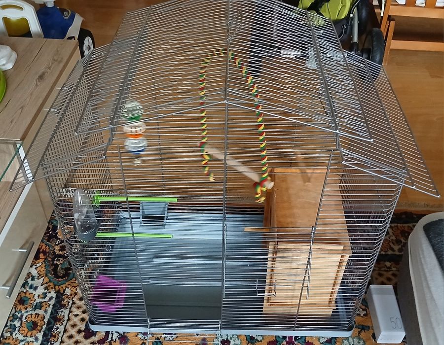 Продається клітка зі всім в ідеальному стані.