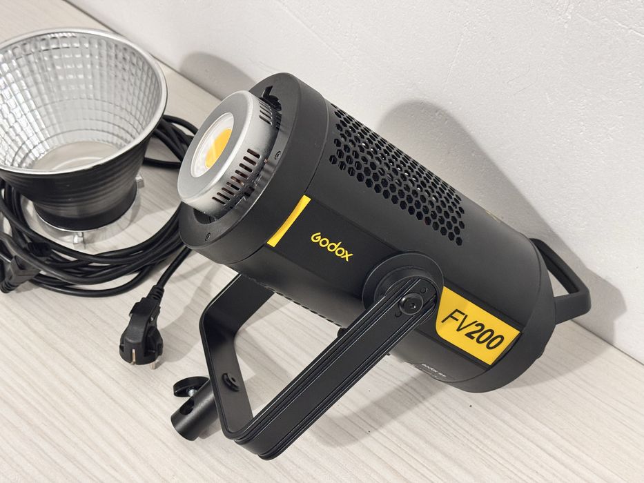 Godox FV 200. Постійне світло та led спалах вспишка для фотостудії