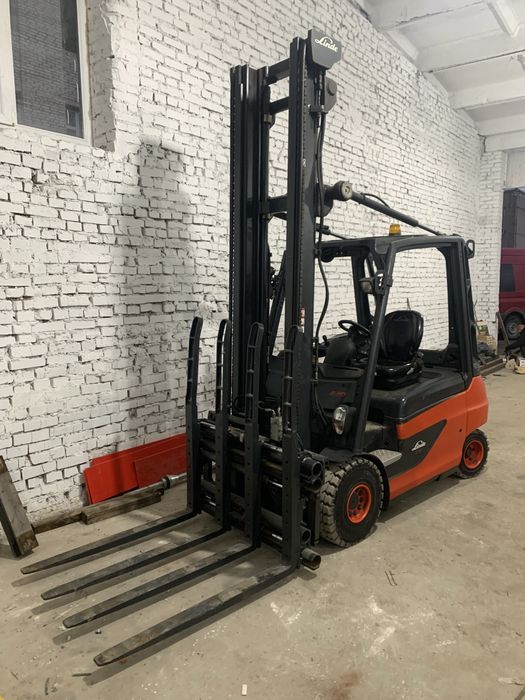 Навантажувач Linde  E30