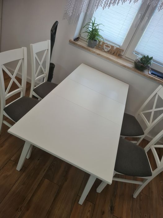 Komplet stół i 4 krzesla do kuchni- jadalni