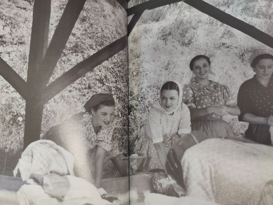 Livro "Beatriz Costa 100 anos, aldeia da roupa branca"