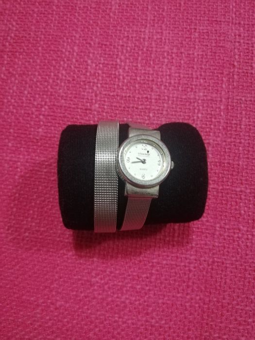 Relógio de pulso com bracelete dupla