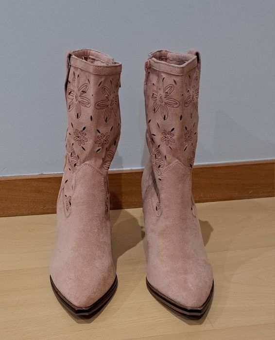 Botas em pele de camurça