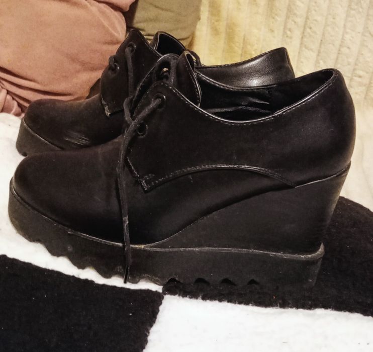 Buty na koturnie rozm.37