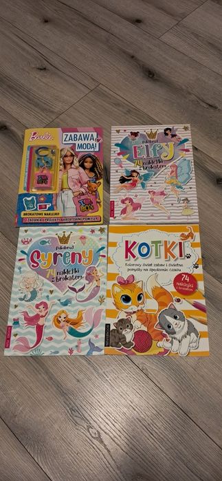 Barbie zabawa modą +3 kolorowanki