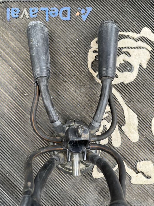 Aparat / Kolektor udojowy DeLaval Evanza do hali udojowej