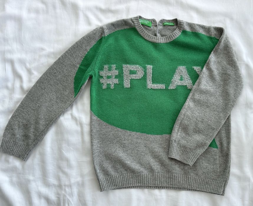 Тонки и очень теплый шерстяной свитерок Benneton