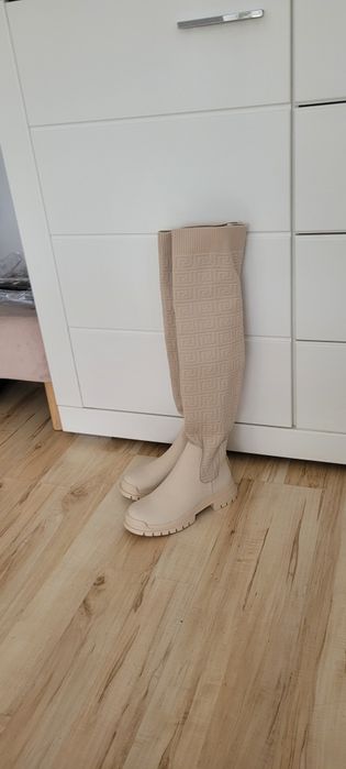 Wysokie kozaki ze skarpetkową cholewką  38