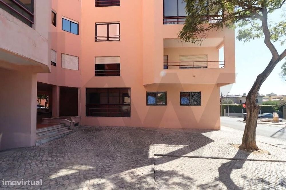 Apartamento T2 Totalmente Remodelado na Quinta do Rosário/Costa da Gui