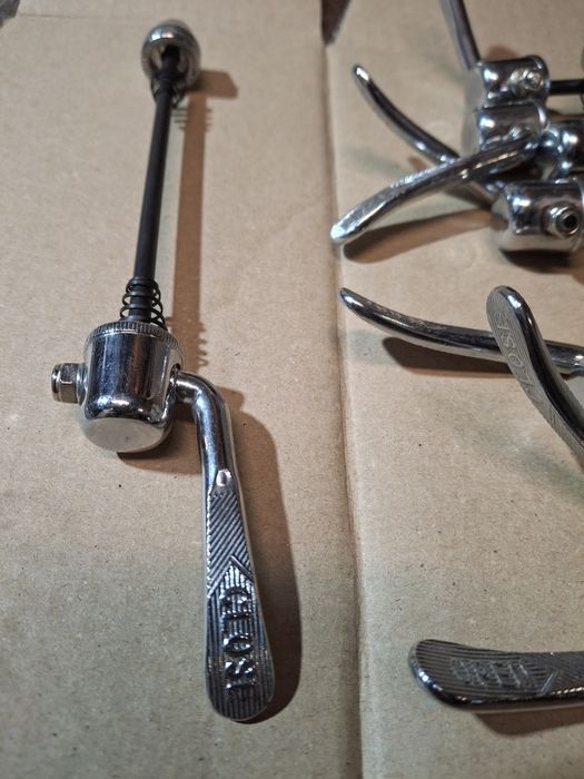 Szybkozamykacz zacisk koła przód 10 sztuk