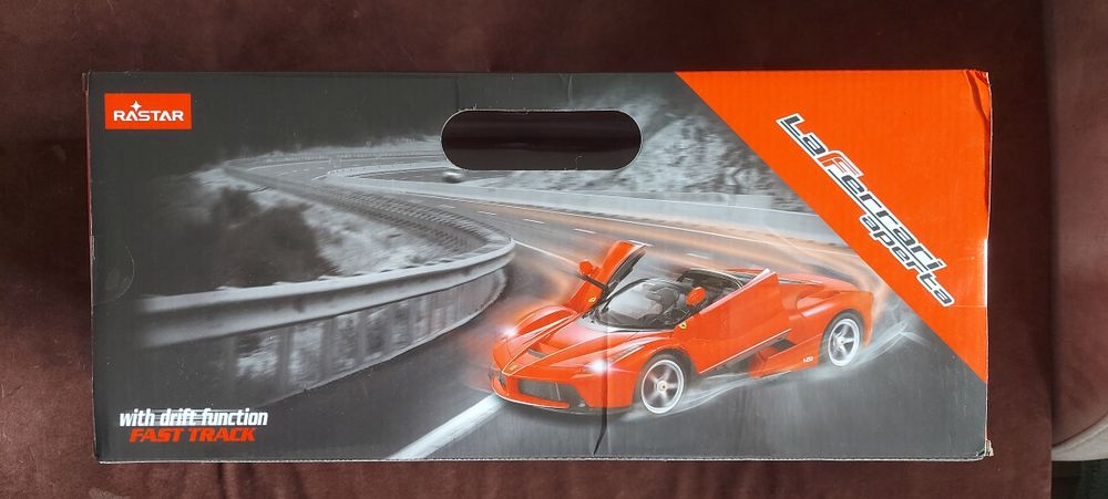 Samochód zdalnie sterowany Ferrari