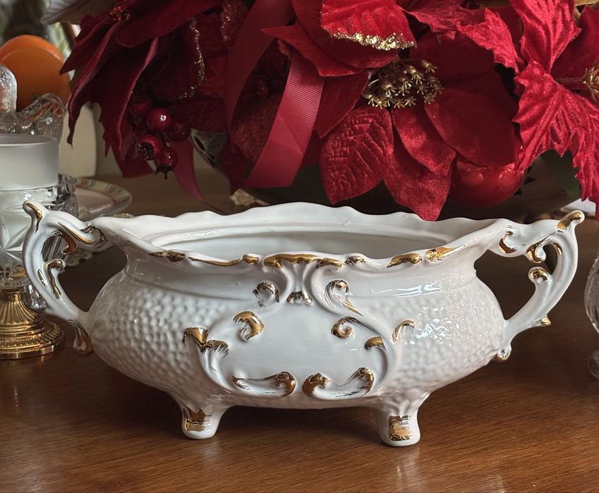 Waza misa na nóżkach ze złoceniami