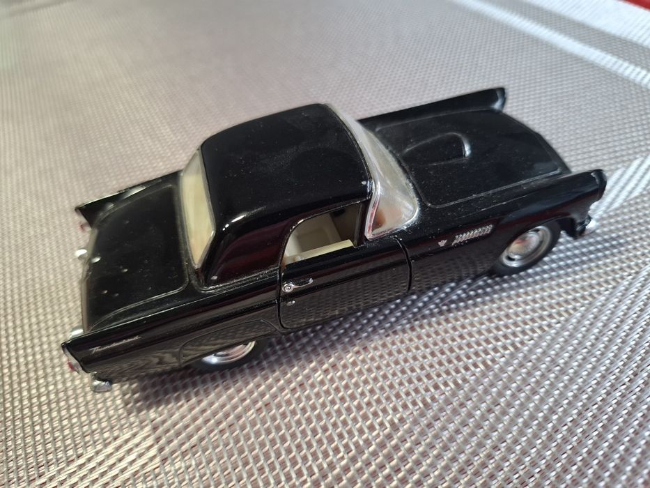 Kinsmart Ford Thunderbird skala 1:38