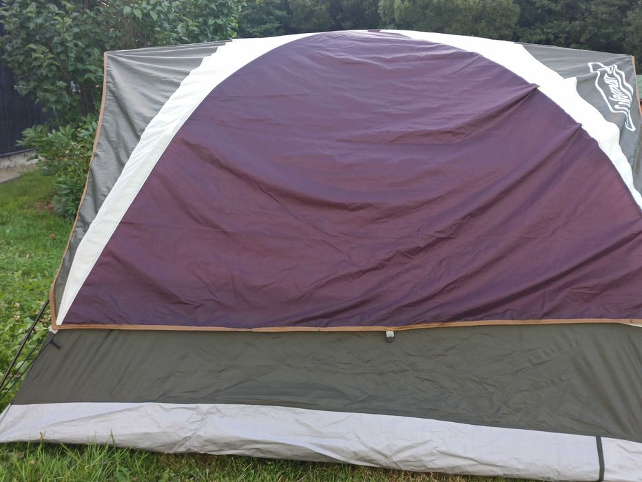 Namiot: Coleman Sundome 7'x7'.