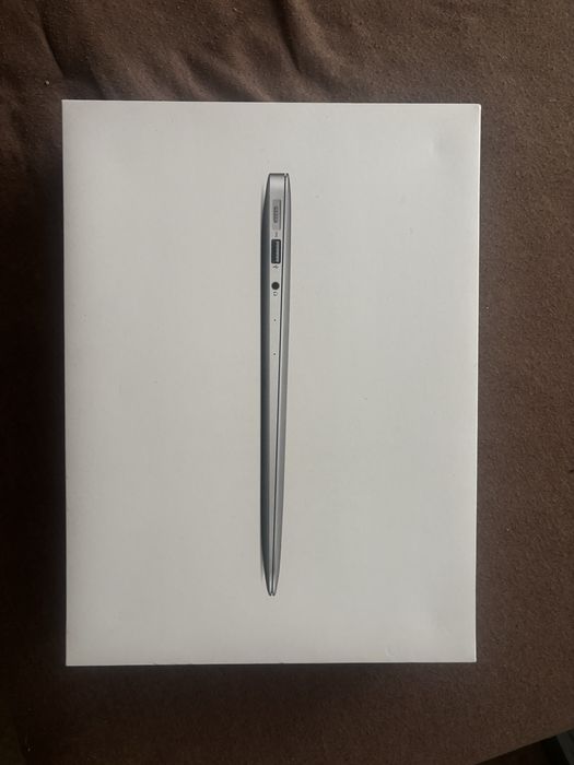 macbook air 13 cali model A1466 laptop