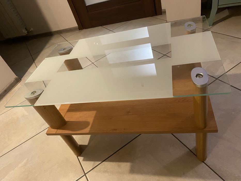 Stolik kawowy ze szklanym blatem