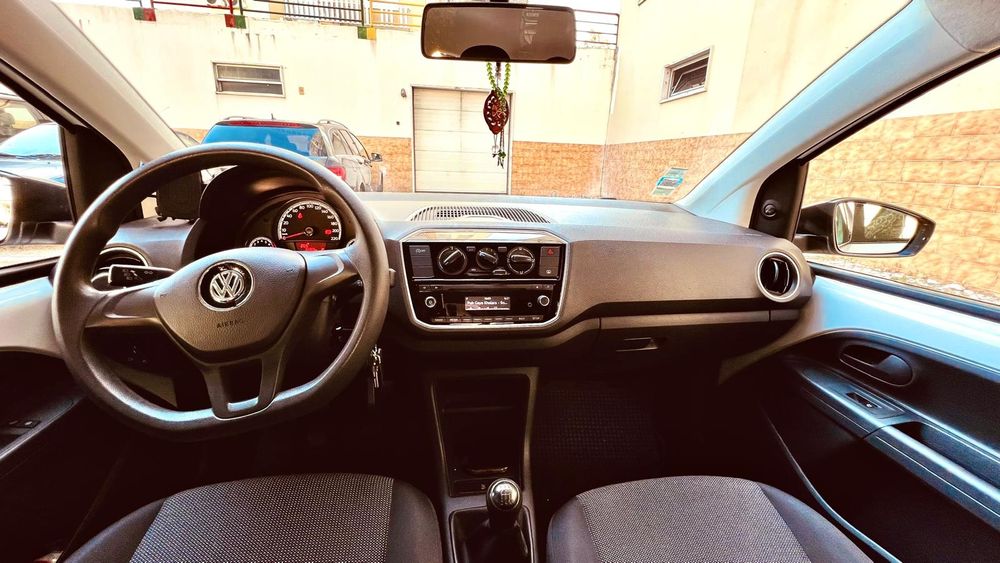 Volkswagen Up! 2017 – Excelente Estado – Económico e Fiável