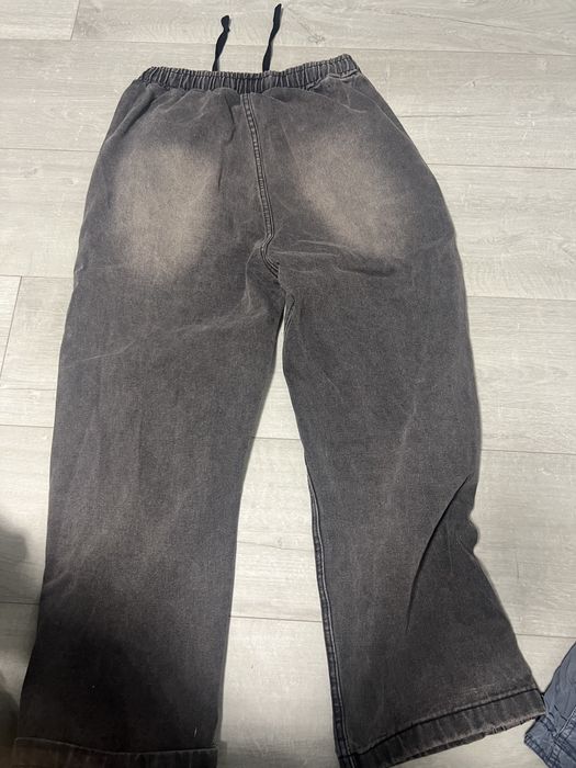 Джинсы на шнурках