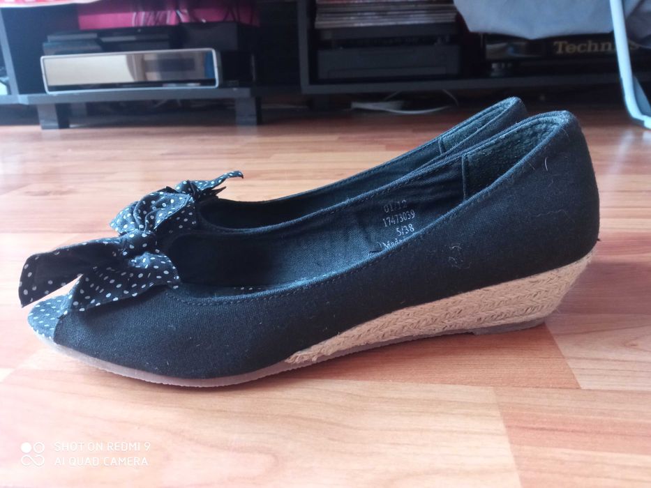 Śliczne czarne espadryle na koturnie z kokardką r. 38 Peacocks