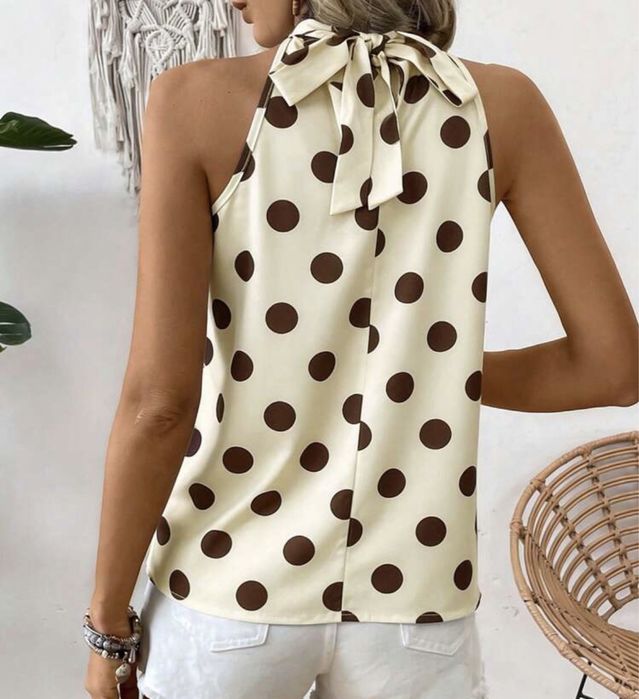 Blusa com estampagem de bolas com laco a tras (nova)
