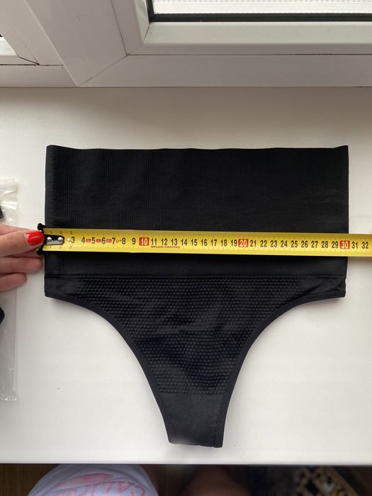 Бюстгалтер без шлейок, трусики стрінги високої посадки