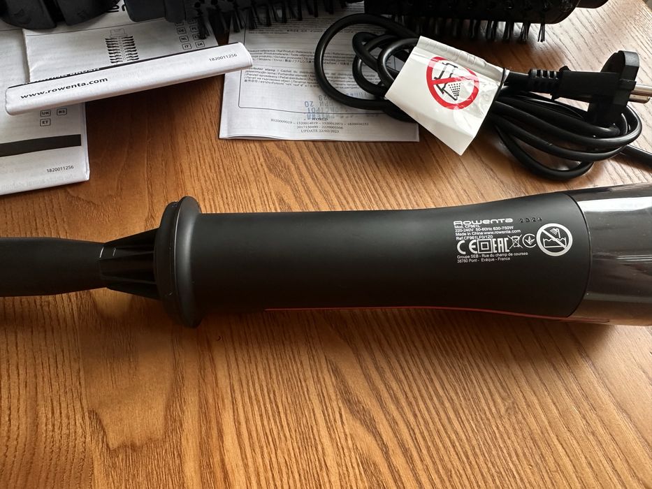 Фен-щітка Rowenta x KARL LAGERFELD Express Style CF635LF0