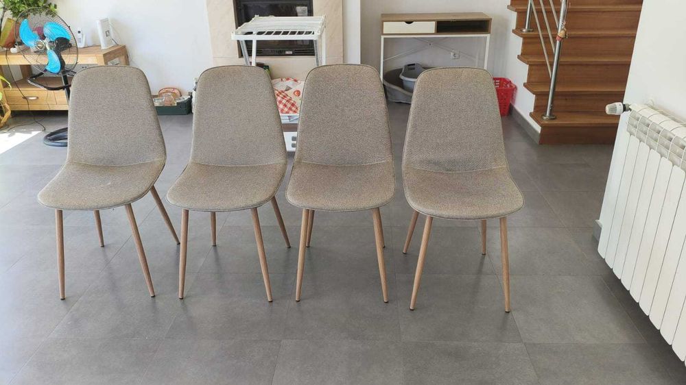 Quatro cadeiras de jantar JYSK BISTRUP. 20 € cada.